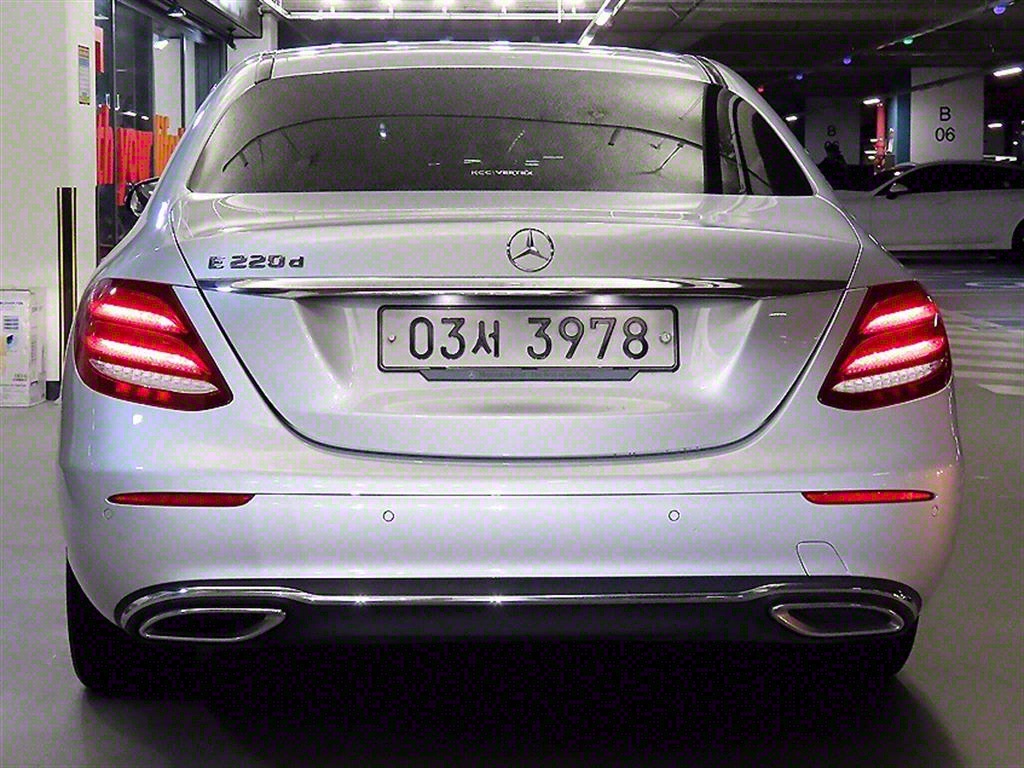 Mercedes Benz E class - Vista 5