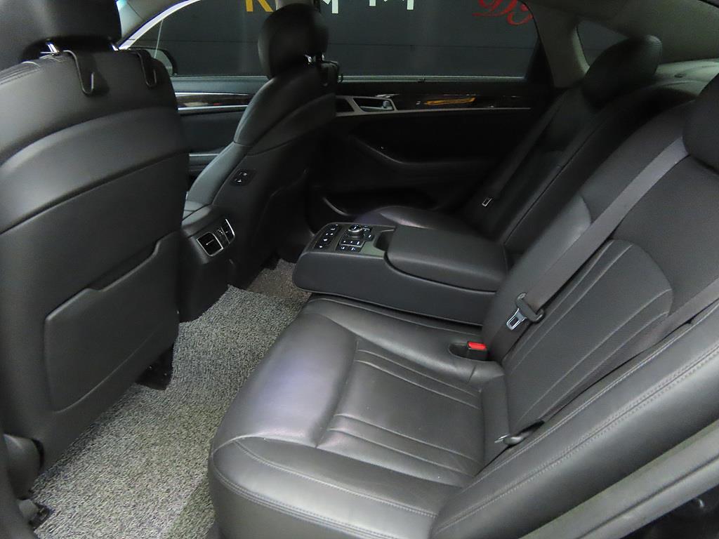 HYUNDAI Genesis - Vista 8