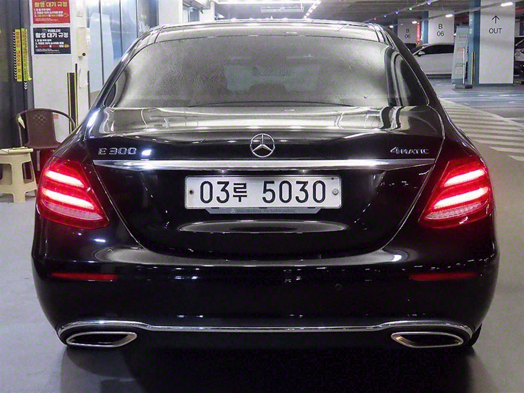 Mercedes Benz E class - Vista 5