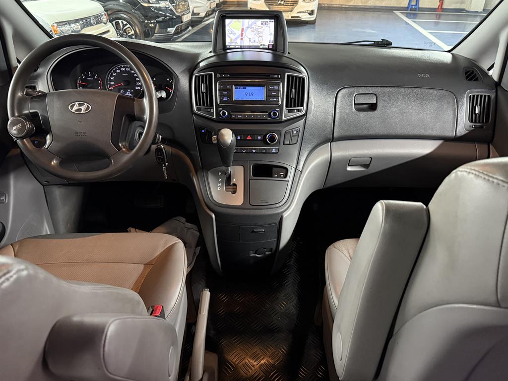 HYUNDAI Starex - Vista 8