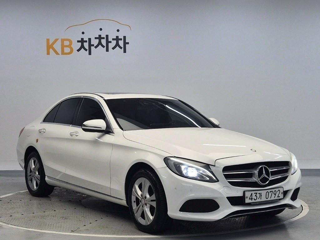 Mercedes Benz C Class - Vista 4