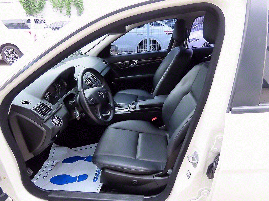 Mercedes Benz C Class - Vista 5