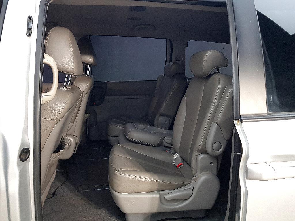 KIA Carnival - Vista 9
