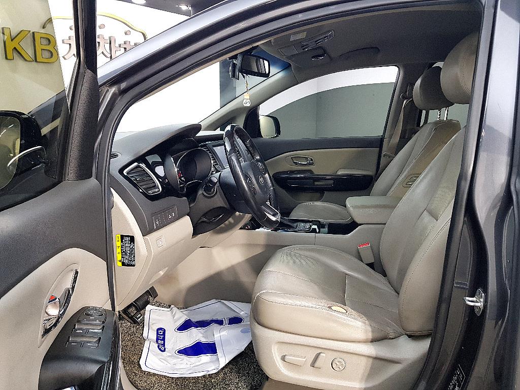 KIA Carnival - Vista 8
