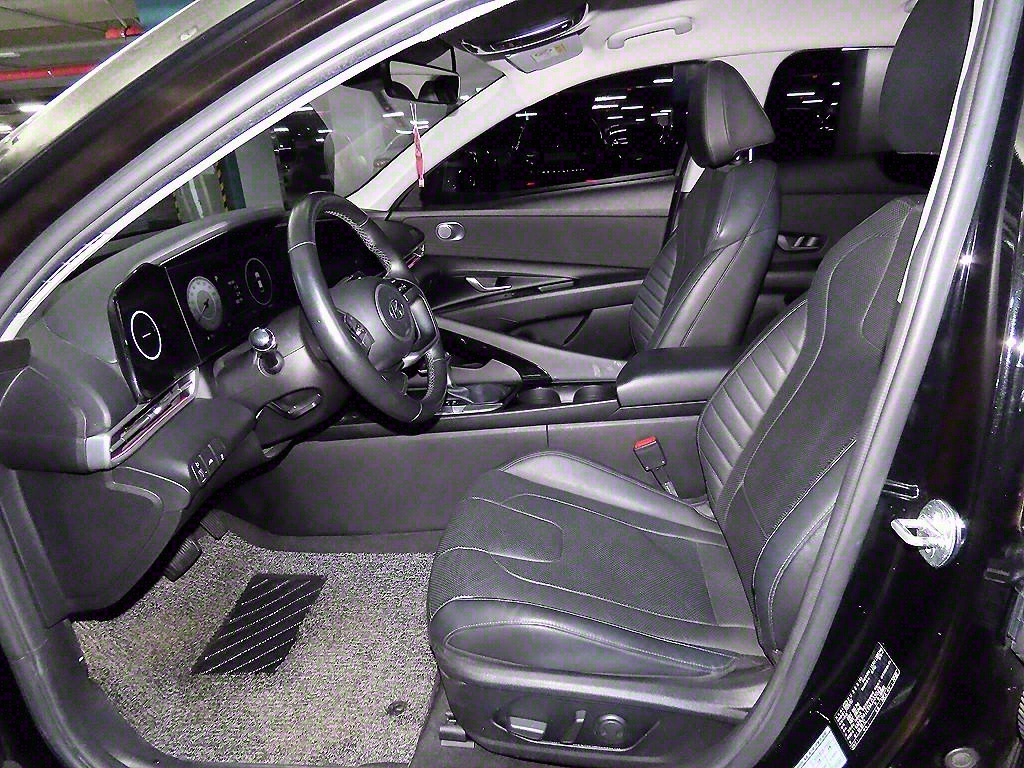 HYUNDAI Avante - Vista 6