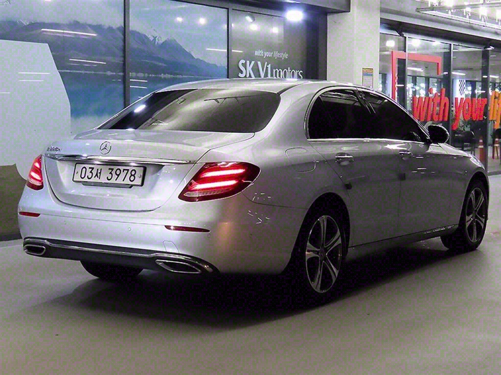 Mercedes Benz E class - Vista 4