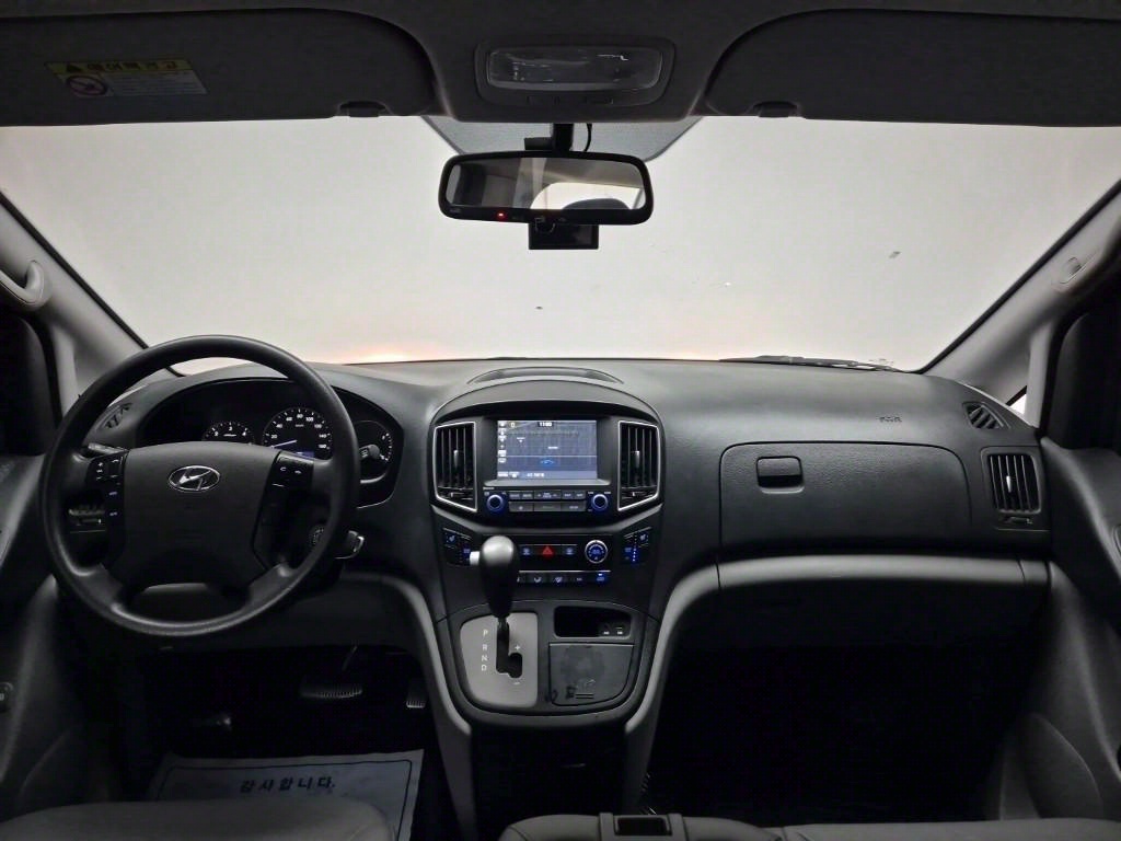 HYUNDAI Starex - Vista 7