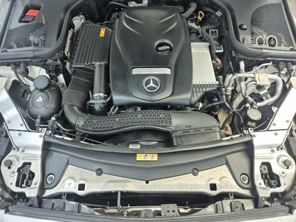 Mercedes Benz E class - Vista 5