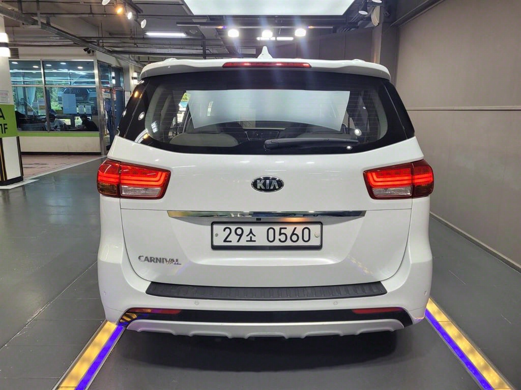 KIA Carnival - Vista 5