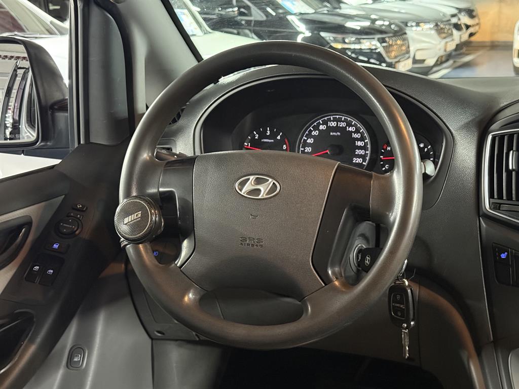 HYUNDAI Starex - Vista 9