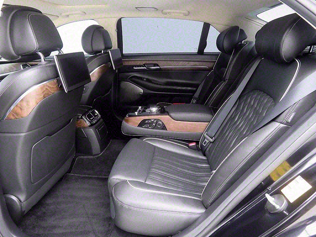 Genesis G90 - Vista 7