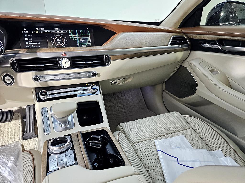 Genesis G90 - Vista 10