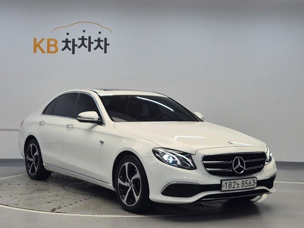 Mercedes Benz E class - Vista 4