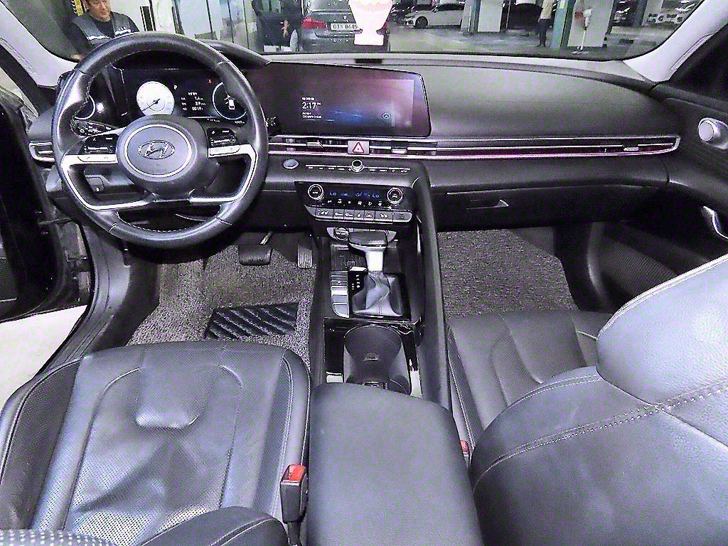 HYUNDAI Avante - Vista 10