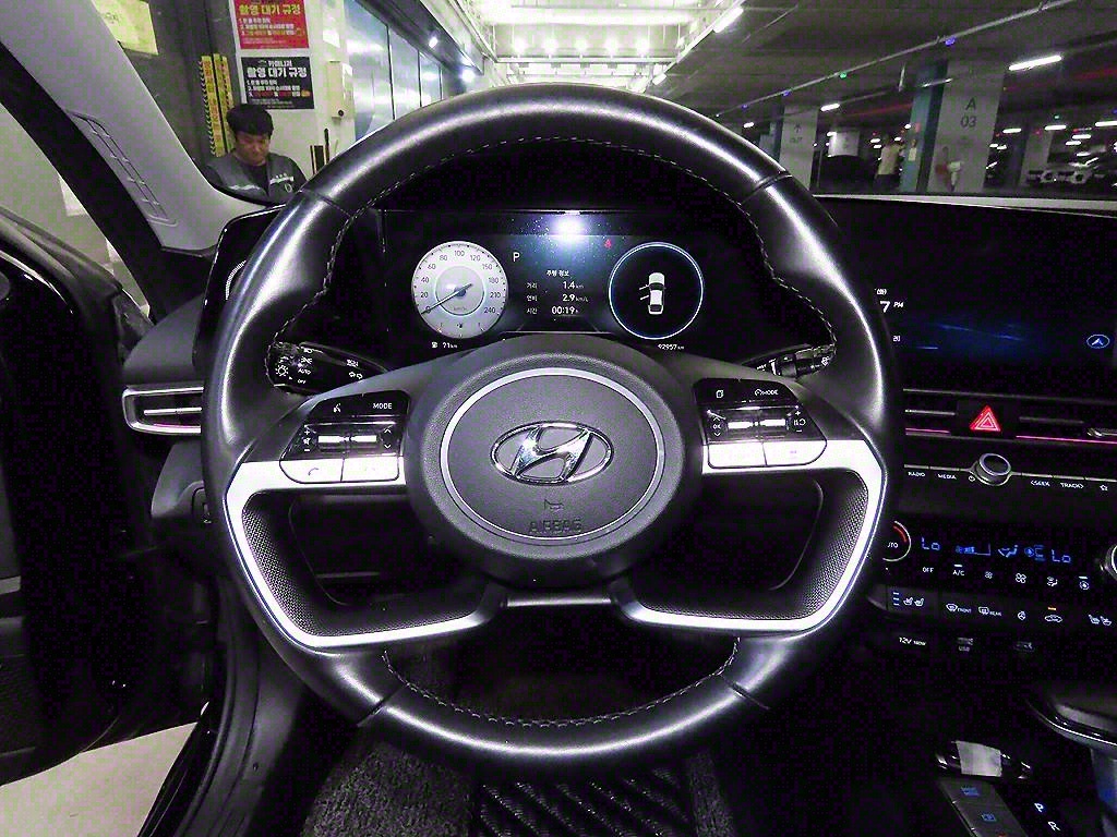 HYUNDAI Avante - Vista 8