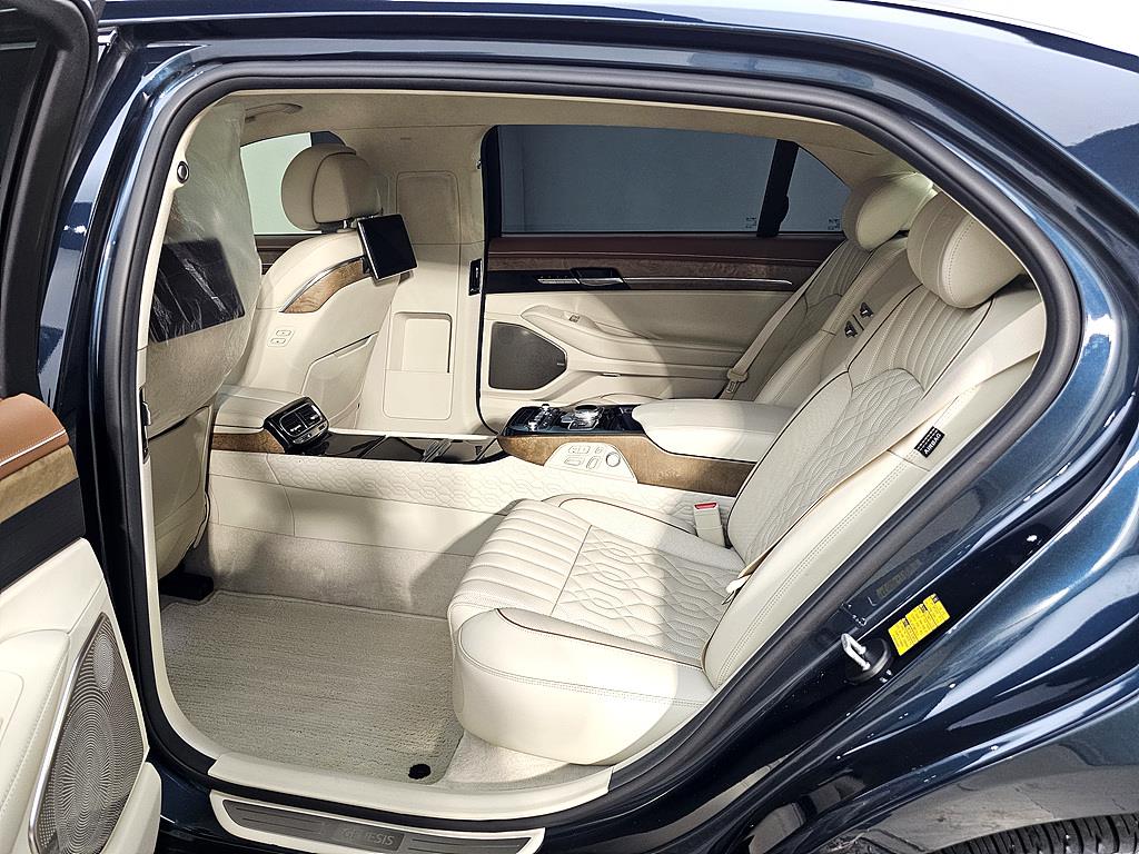 Genesis G90 - Vista 9