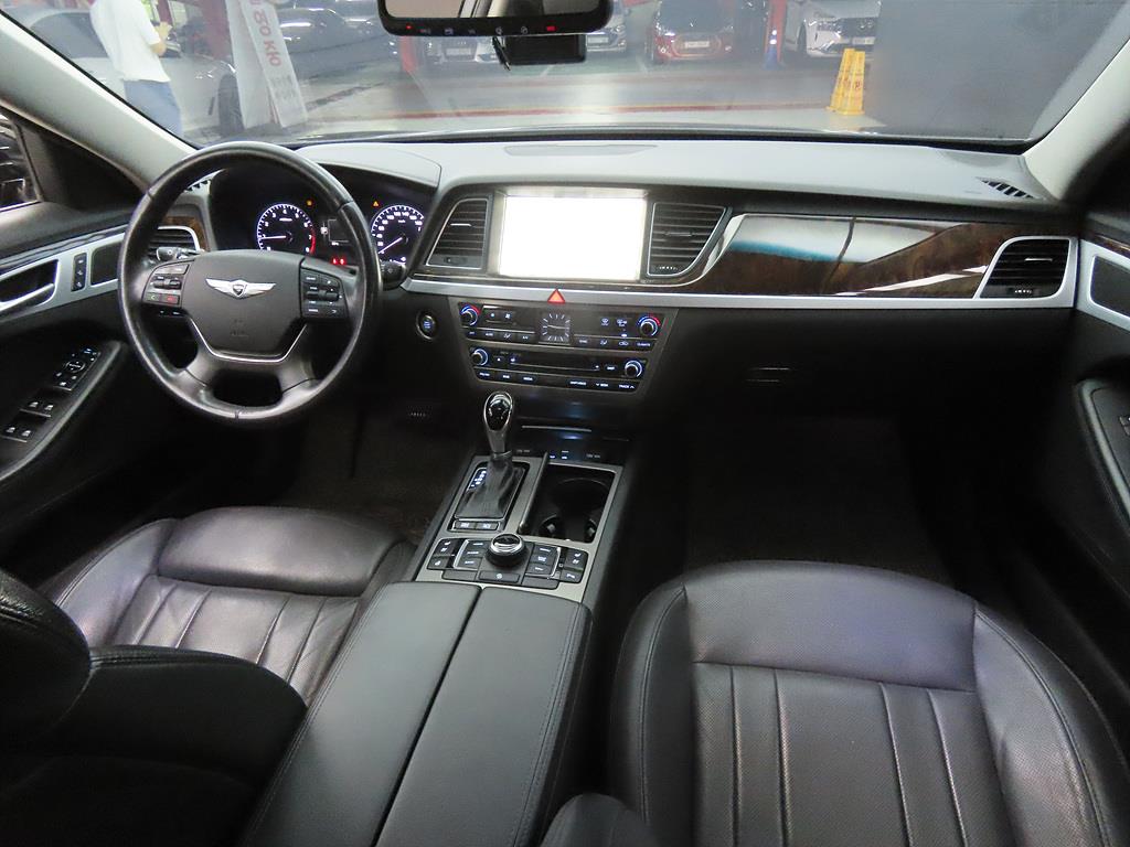 HYUNDAI Genesis - Vista 5