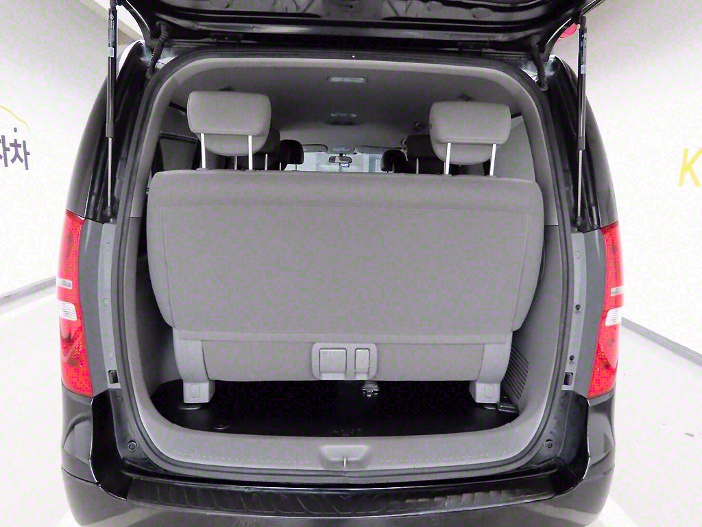 HYUNDAI Starex - Vista 5