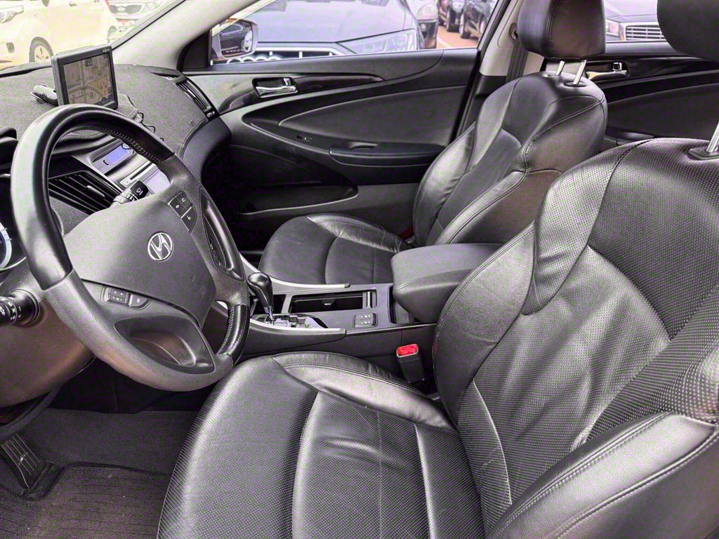 HYUNDAI Sonata - Vista 9