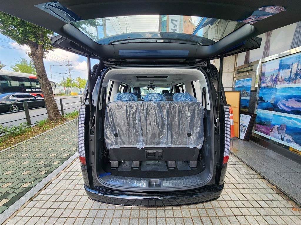 HYUNDAI Staria - Vista 8