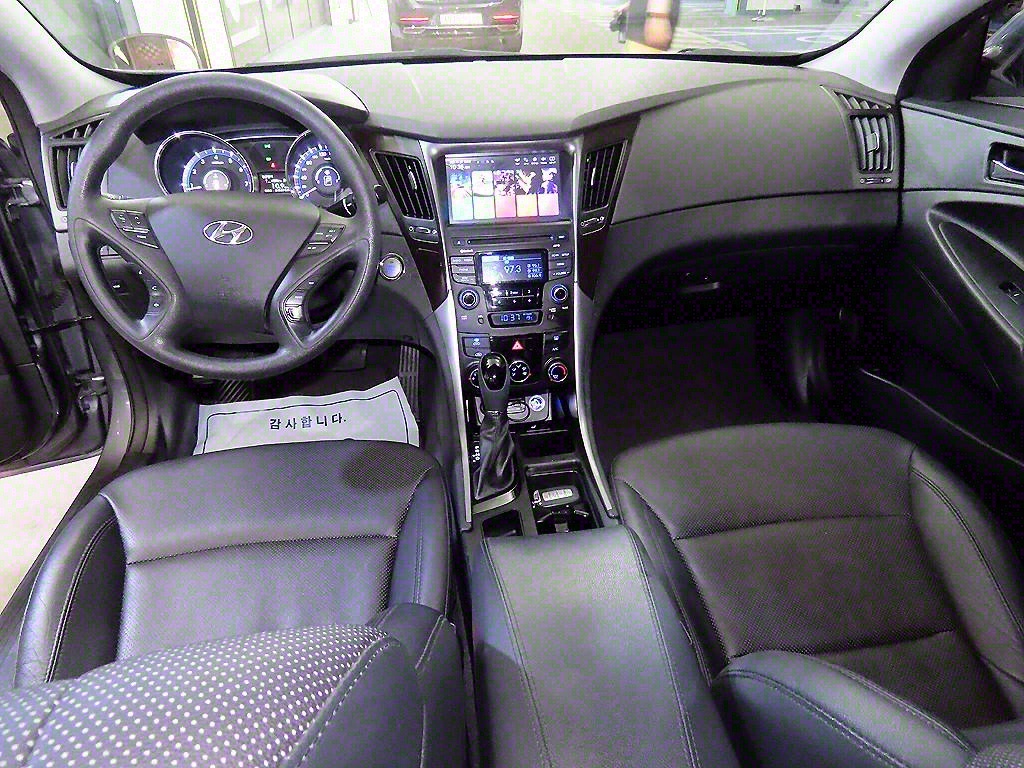 HYUNDAI Sonata - Vista 10