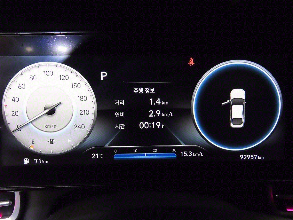 HYUNDAI Avante - Vista 9