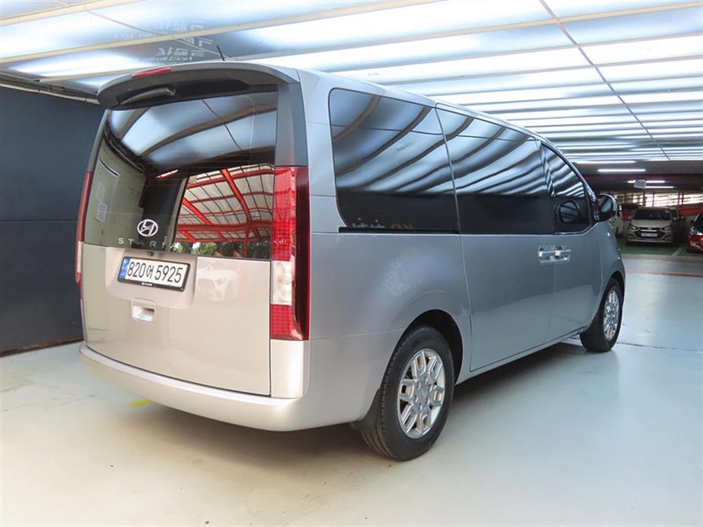 HYUNDAI Staria - Vista 4