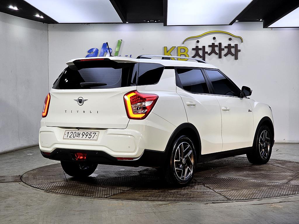 Ssangyong Tivoli - Vista 4