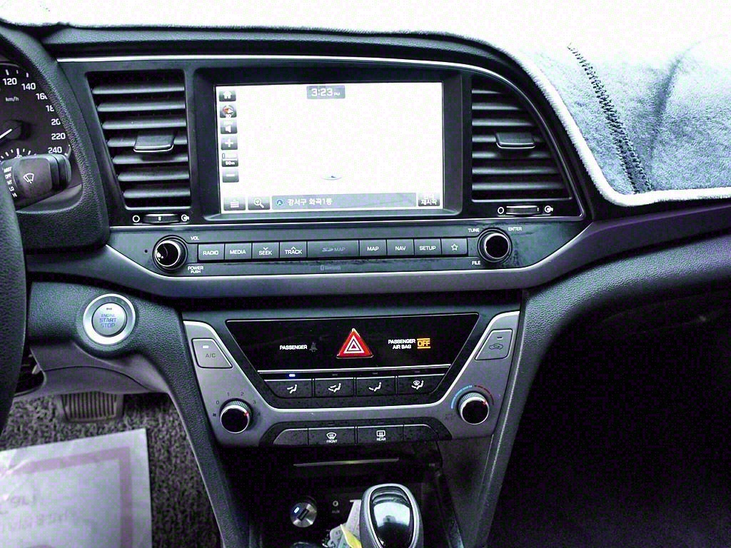 HYUNDAI Avante 2018 Blanco - Importación desde Corea - HF Imports Iquique - Foto 10