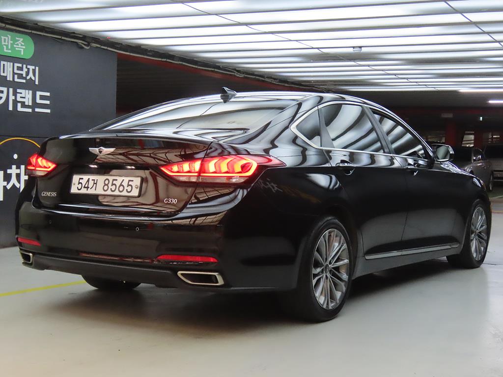 HYUNDAI Genesis - Vista 4