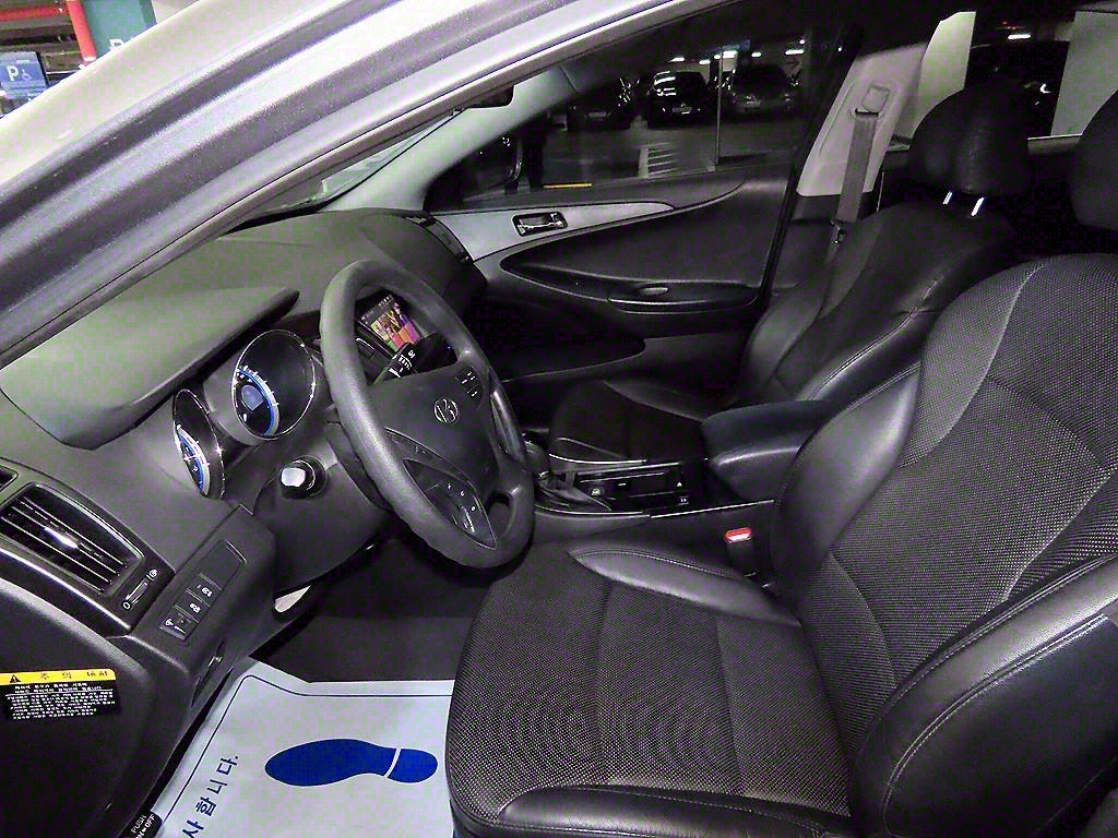 HYUNDAI Sonata - Vista 6