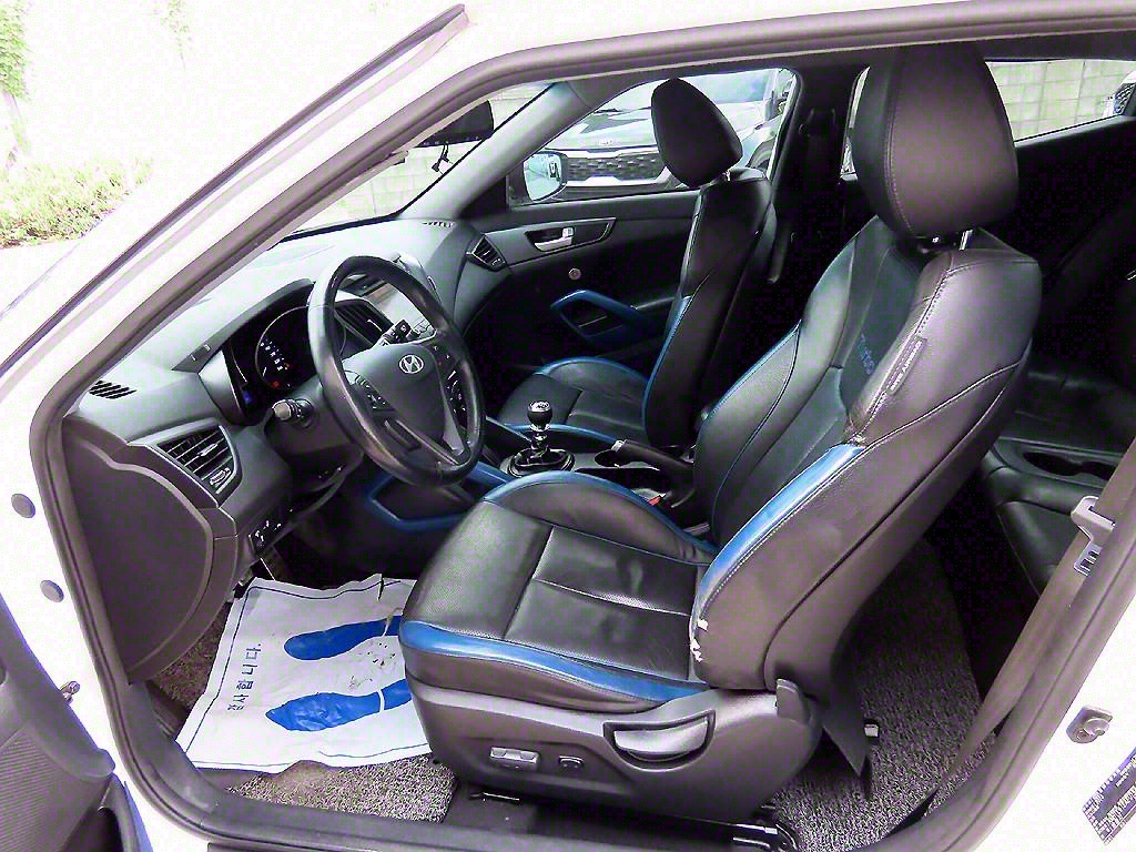 HYUNDAI Veloster - Vista 5