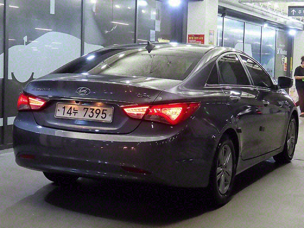 HYUNDAI Sonata - Vista 4