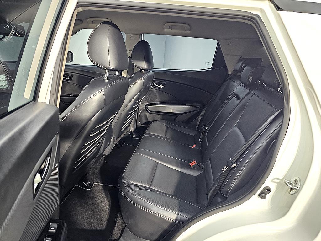 Ssangyong Tivoli - Vista 9