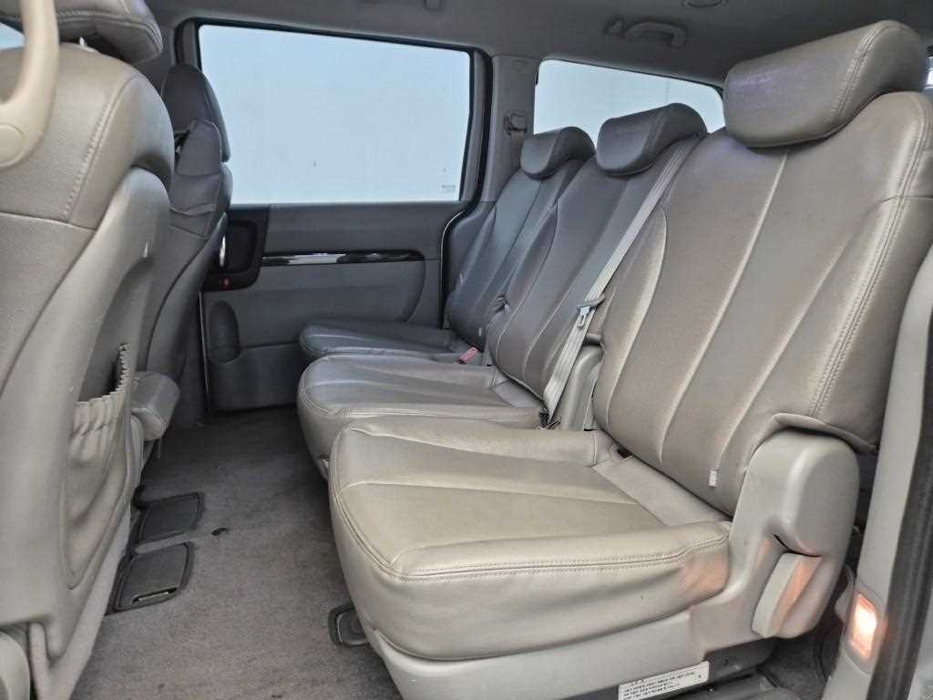 KIA Carnival - Vista 12