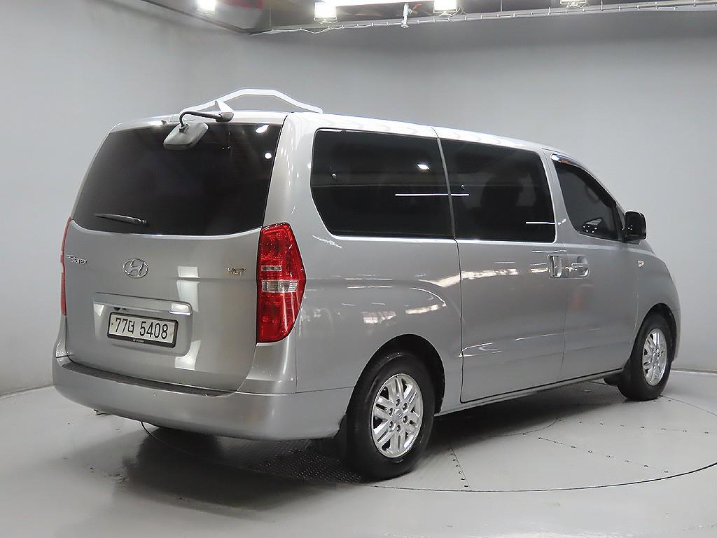 HYUNDAI Starex - Vista 7