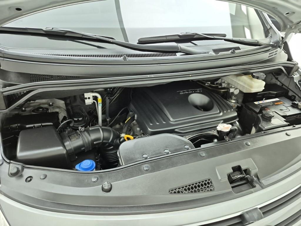 HYUNDAI Starex - Vista 6