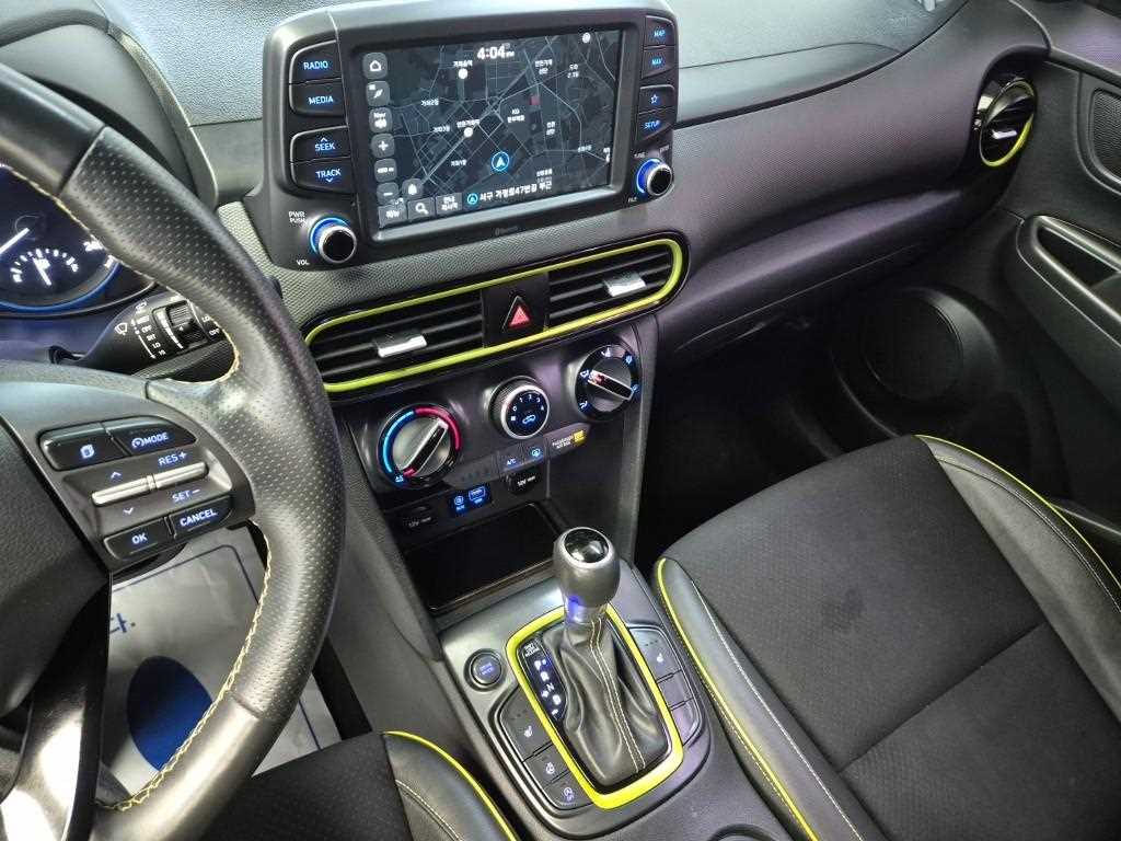 HYUNDAI Kona - Vista 10