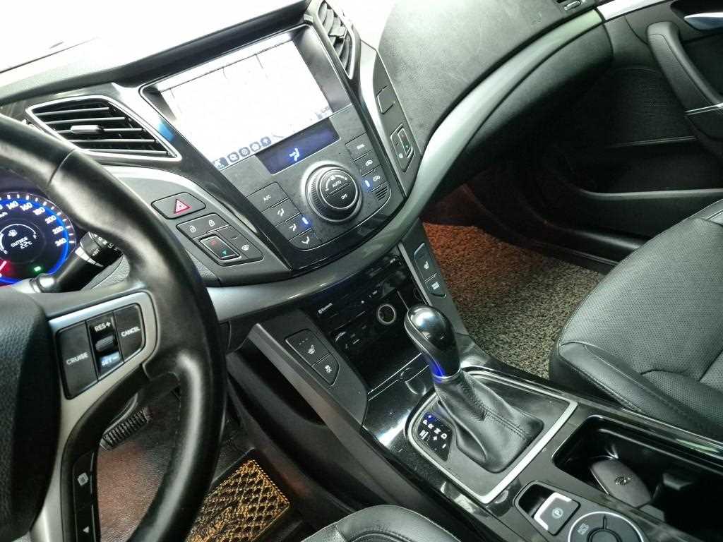 HYUNDAI i40 - Vista 10