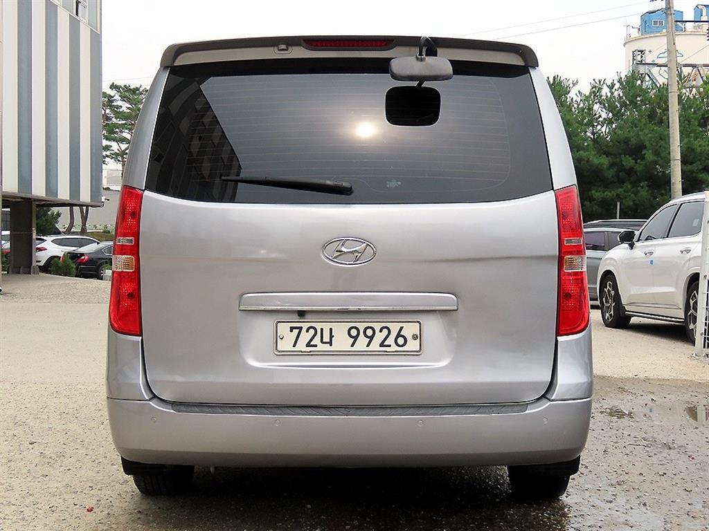 HYUNDAI Starex - Vista 4
