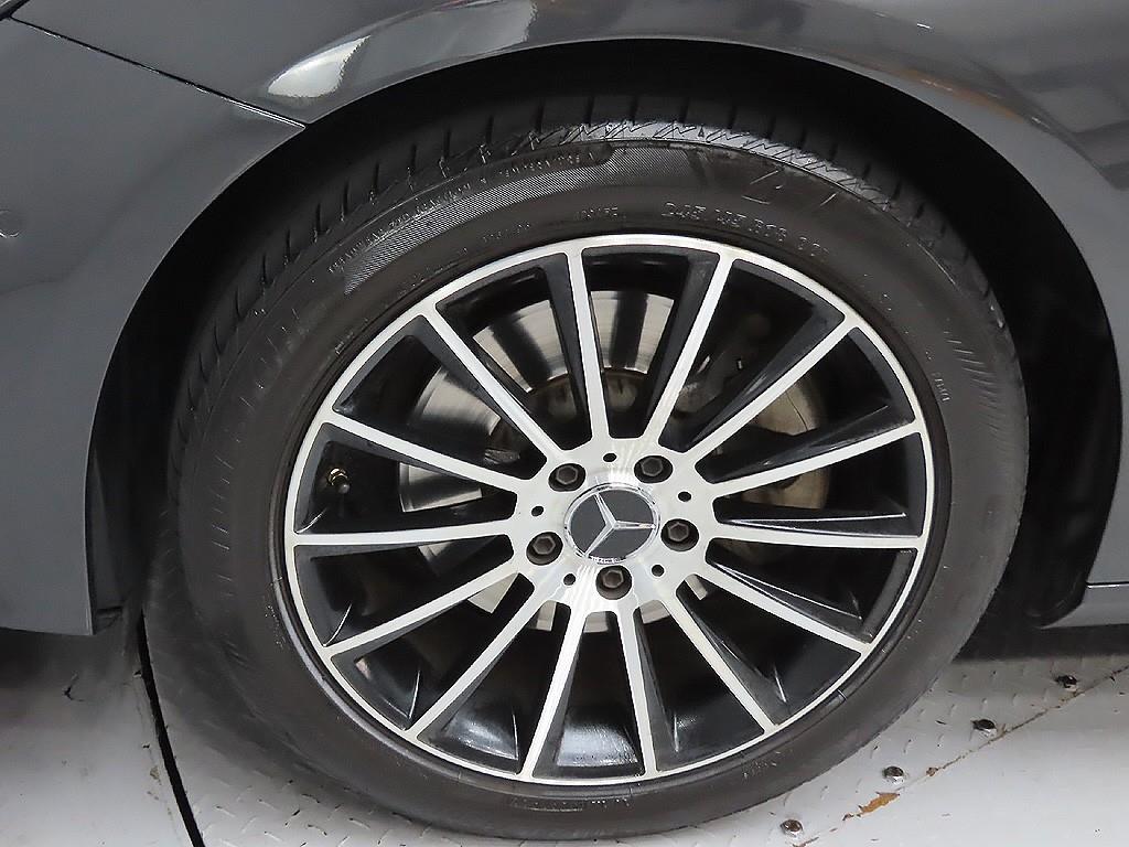 Mercedes Benz E class - Vista 9