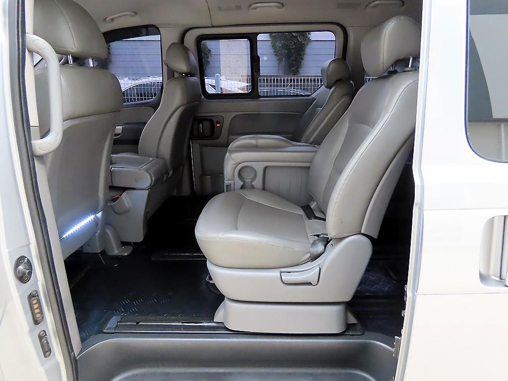 HYUNDAI Starex - Vista 6