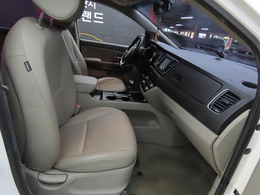 KIA Carnival - Vista 6
