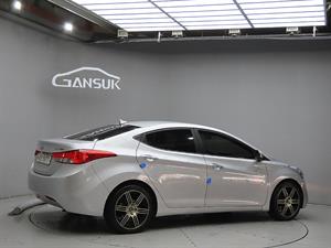 HYUNDAI Avante - Vista 8