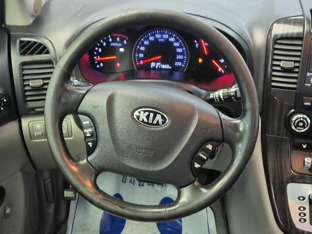 KIA Carnival - Vista 9