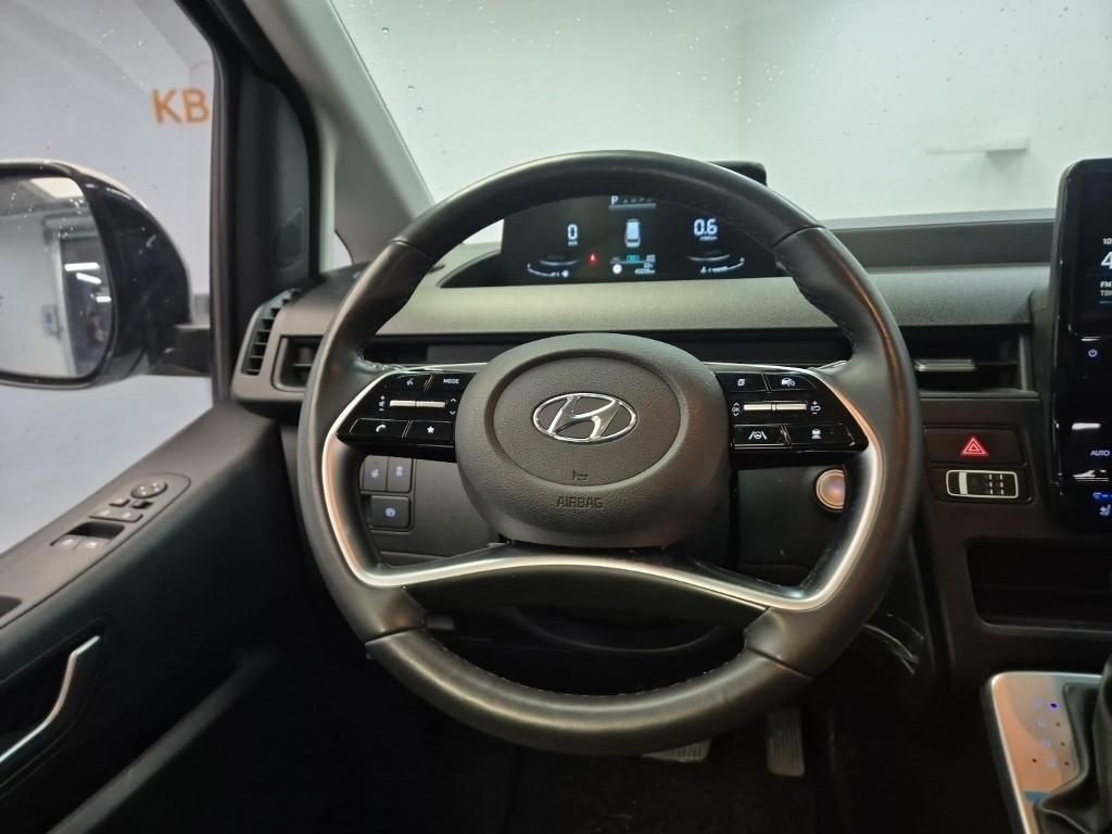 HYUNDAI Staria - Vista 10
