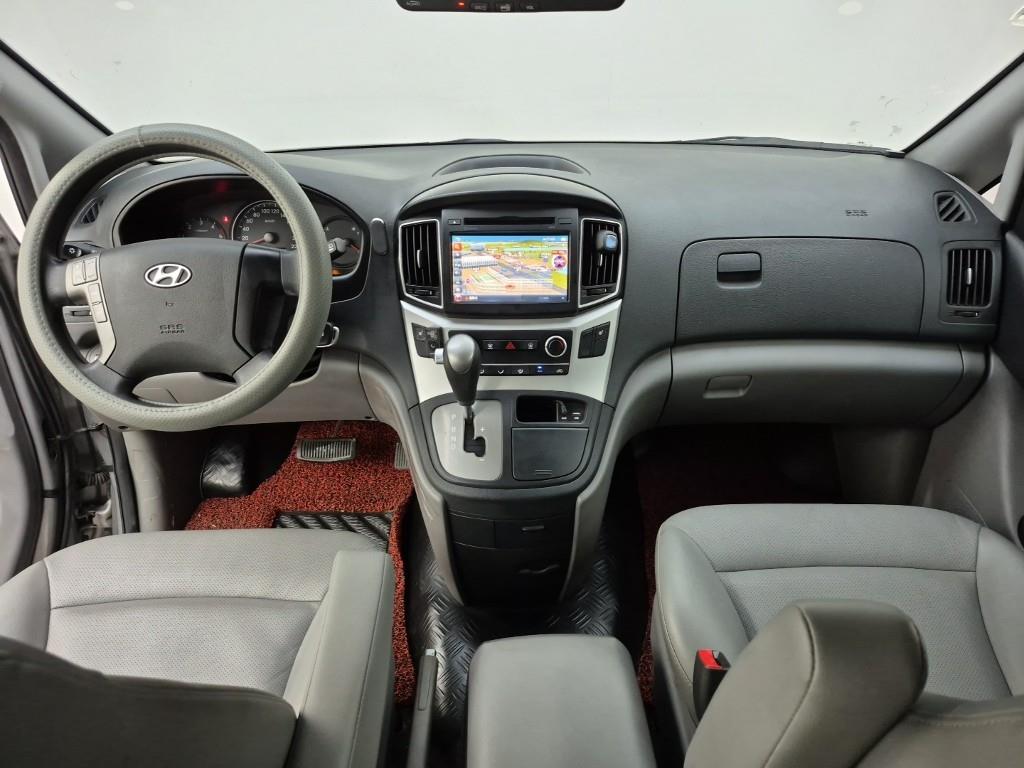 HYUNDAI Starex - Vista 5