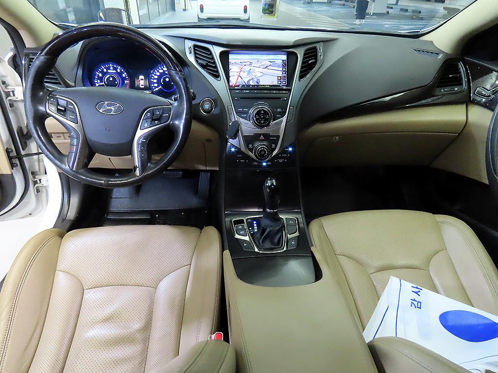 HYUNDAI Grandeur - Vista 10