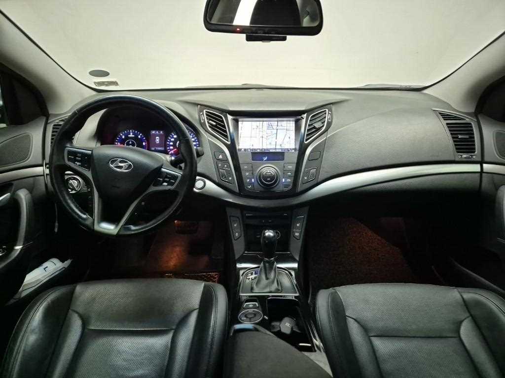HYUNDAI i40 - Vista 7