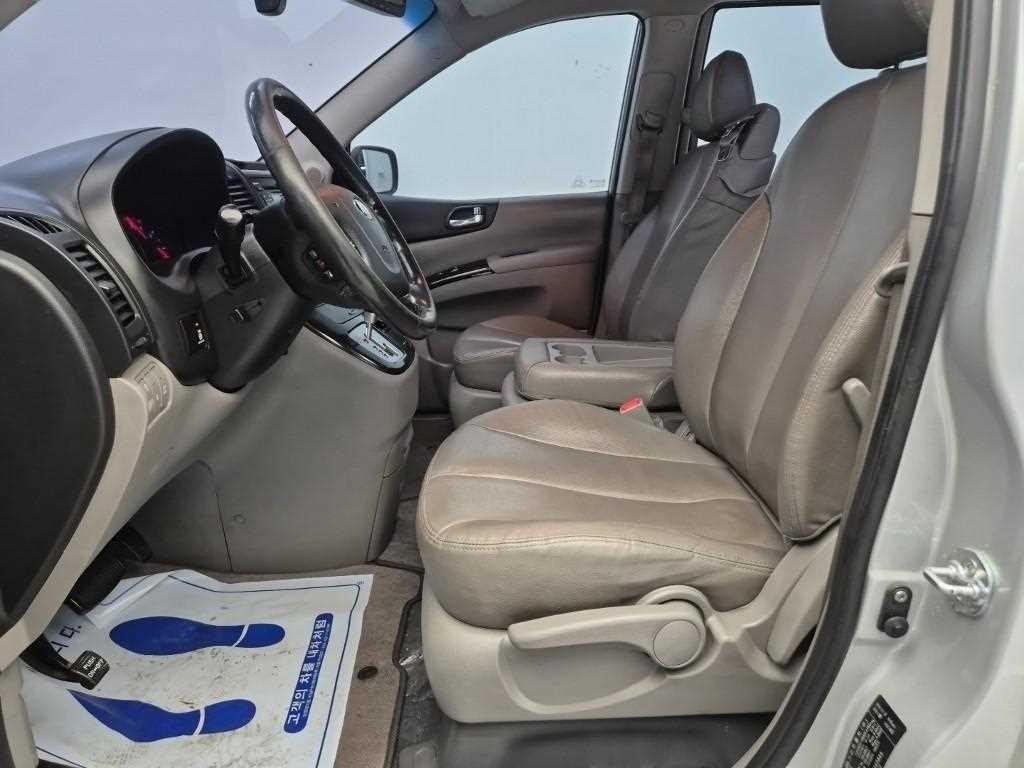 KIA Carnival - Vista 11